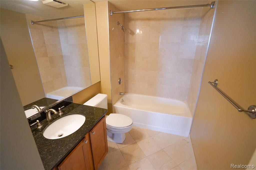 3320 SPINNAKER Lane, 5F, Detroit, MI 48207 — Photo 24
