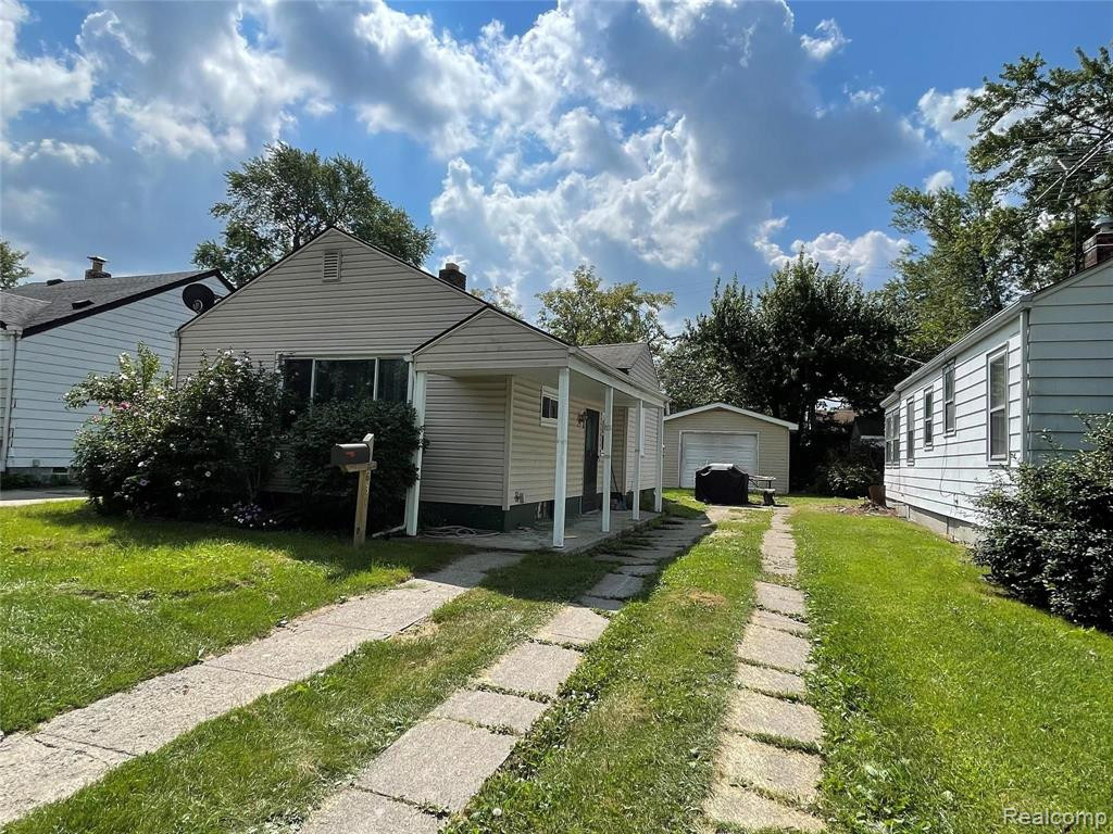 630 E MADISON Avenue, Pontiac, MI 48340 — front exterior