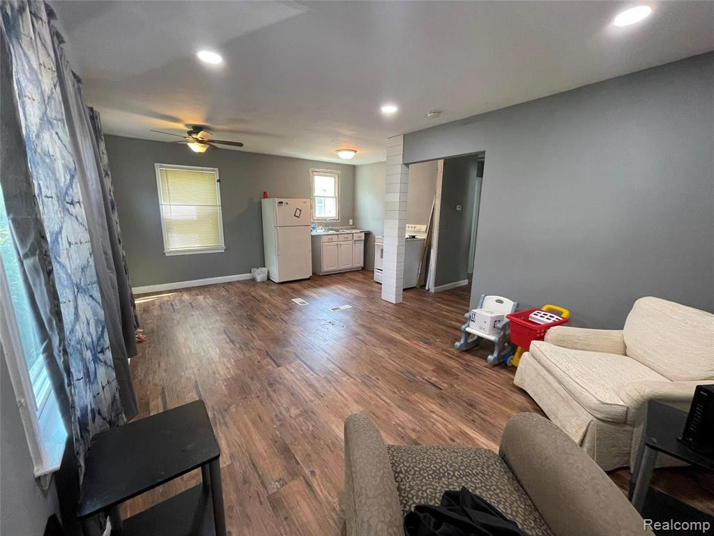 630 E MADISON Avenue, Pontiac, MI 48340 — Photo 2