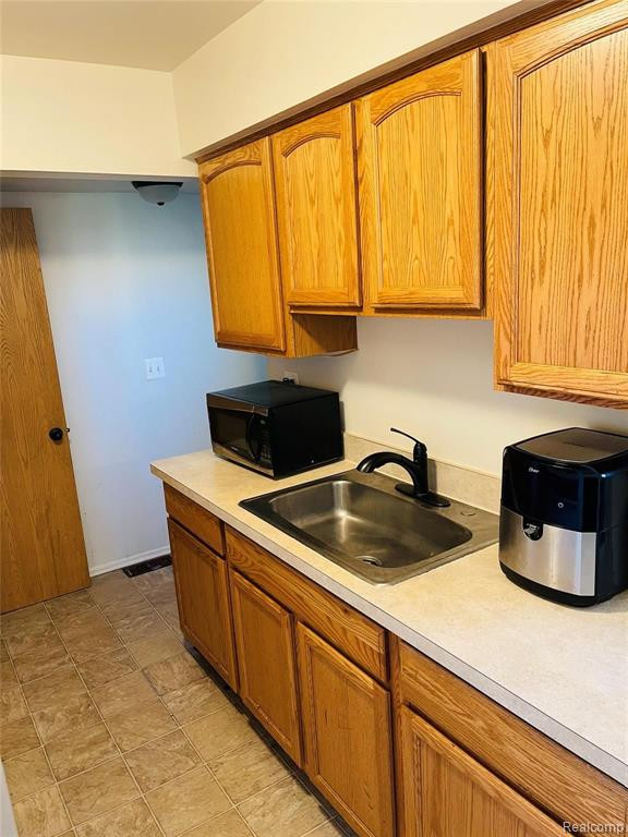 9746 CORNELL Street, Taylor, MI 48180 — Photo 6