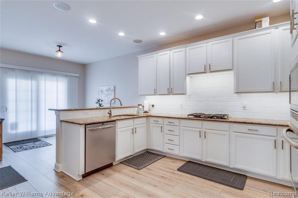 49698 Timber Trail, Novi, MI — Photo 15