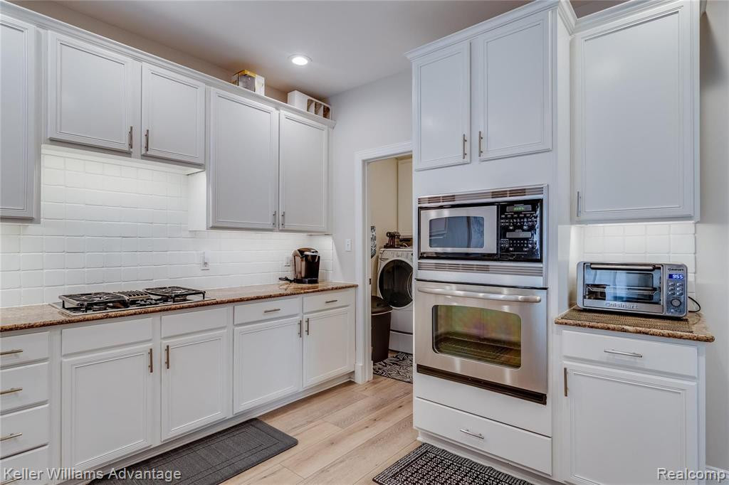 49698 Timber Trail, Novi, MI — Photo 16