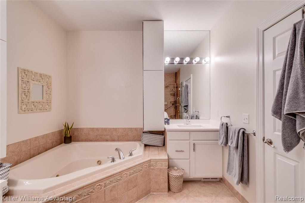 49698 Timber Trail, Novi, MI — Photo 30