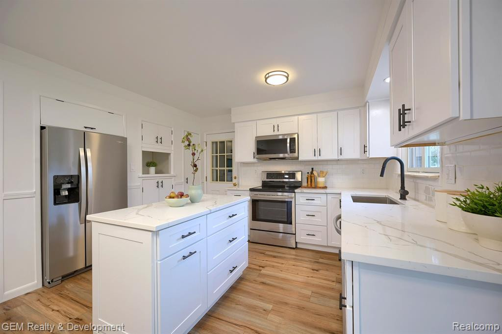 754 LAGUNA Drive, Wolverine Lake, MI 48390 — Photo 6