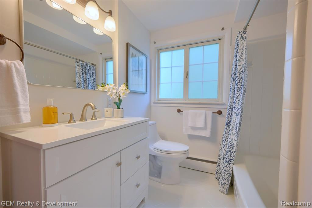 754 LAGUNA Drive, Wolverine Lake, MI 48390 — Photo 20