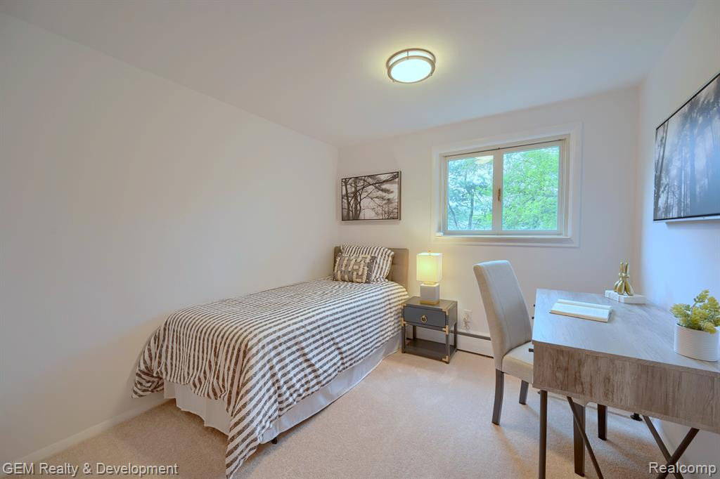 754 LAGUNA Drive, Wolverine Lake, MI 48390 — Photo 22