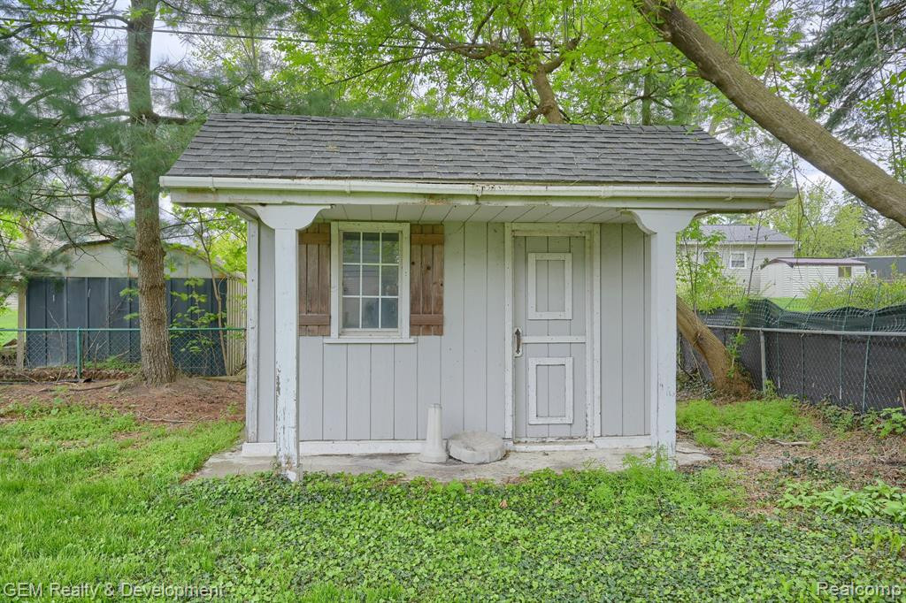 754 LAGUNA Drive, Wolverine Lake, MI 48390 — Photo 25