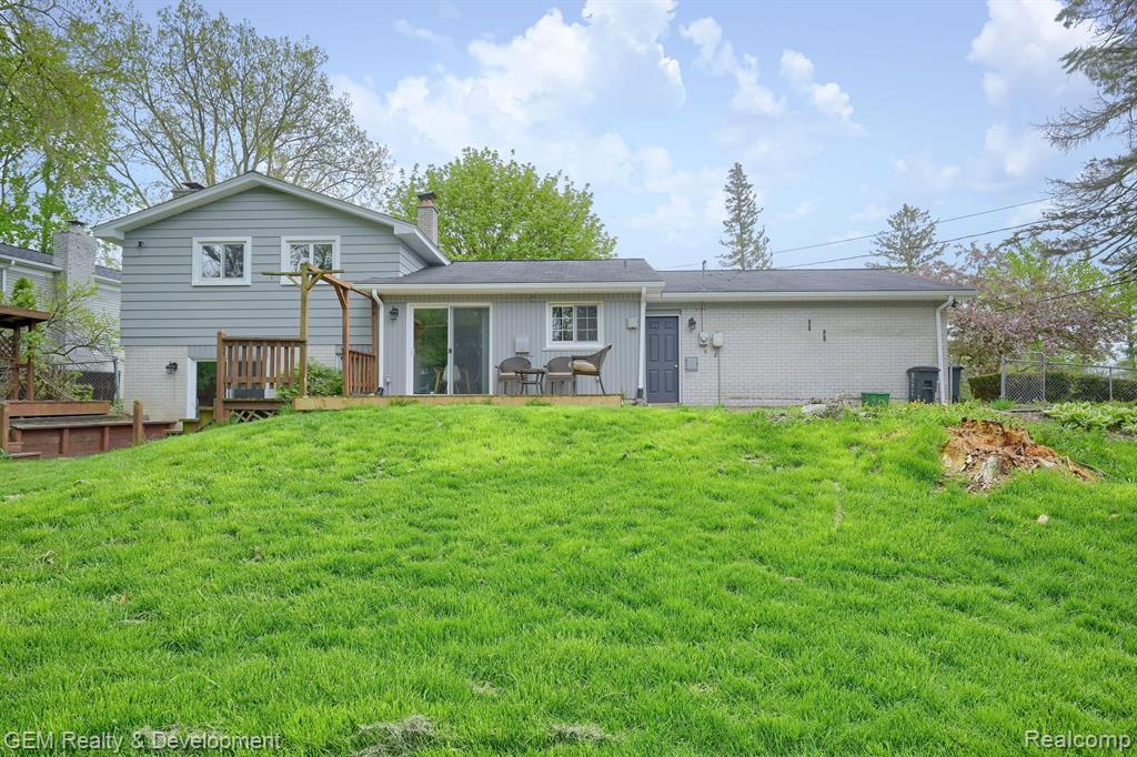 754 LAGUNA Drive, Wolverine Lake, MI 48390 — Photo 26