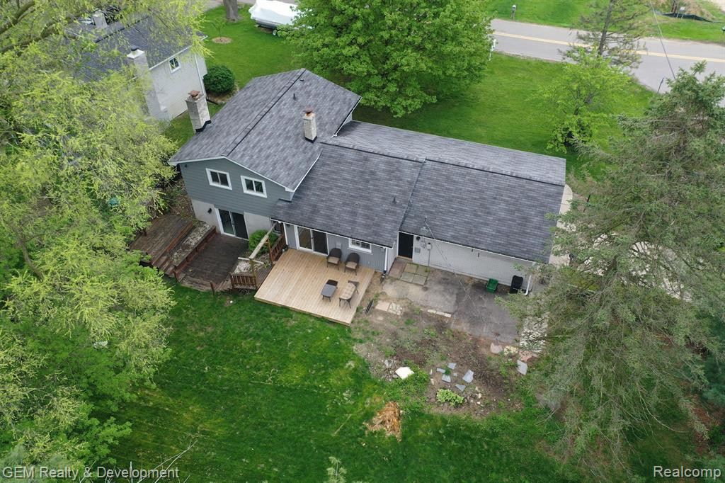754 LAGUNA Drive, Wolverine Lake, MI 48390 — Photo 29