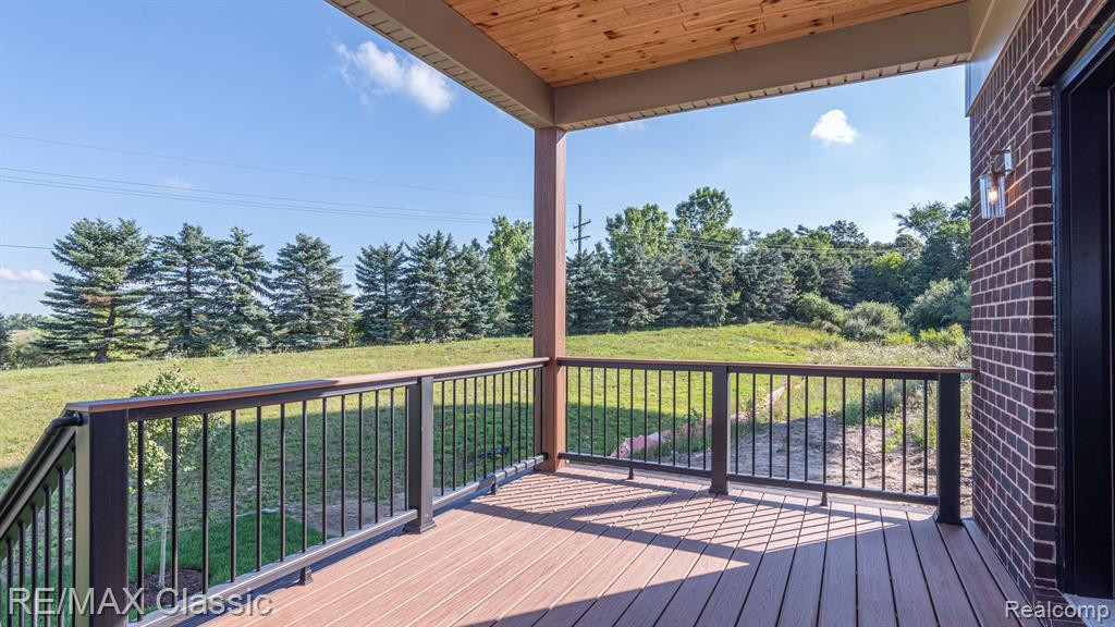 8220 STONEY CREEK Drive, Unit 22, South Lyon, MI 48178 — Photo 4