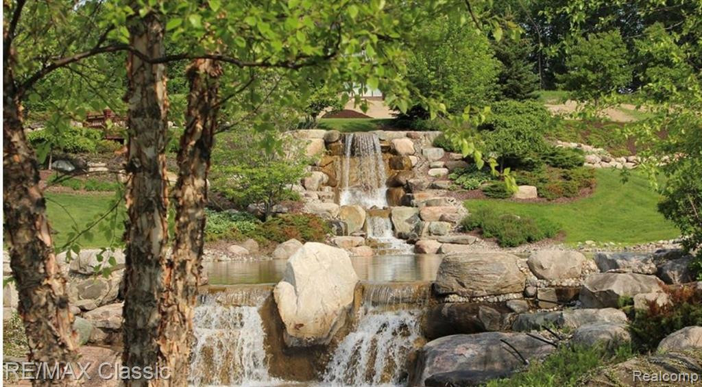 8220 STONEY CREEK Drive, Unit 22, South Lyon, MI 48178 — Photo 10