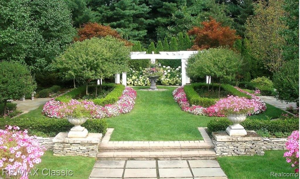 8220 STONEY CREEK Drive, Unit 22, South Lyon, MI 48178 — Photo 12