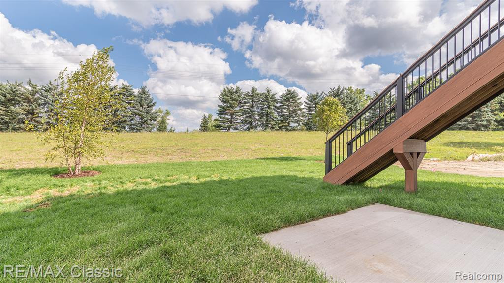 8220 STONEY CREEK Drive, Unit 22, South Lyon, MI 48178 — Photo 17