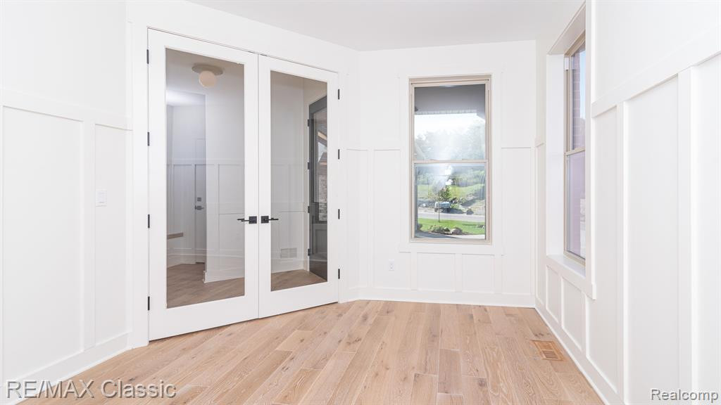 8220 STONEY CREEK Drive, Unit 22, South Lyon, MI 48178 — Photo 29