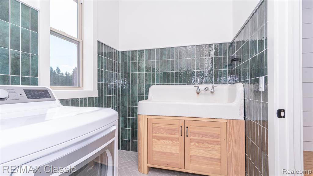 8220 STONEY CREEK Drive, Unit 22, South Lyon, MI 48178 — Photo 47