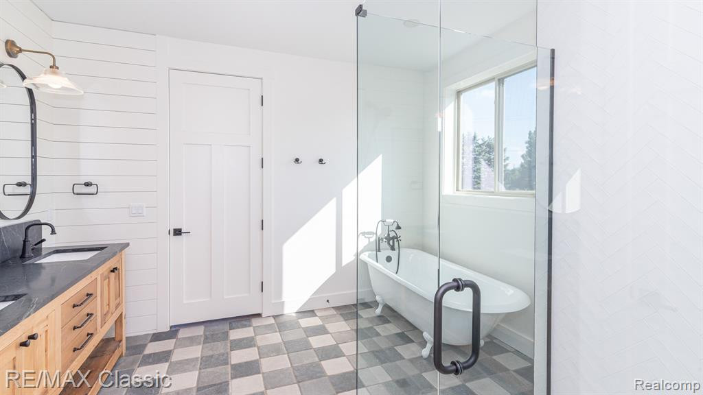 8220 STONEY CREEK Drive, Unit 22, South Lyon, MI 48178 — Photo 53