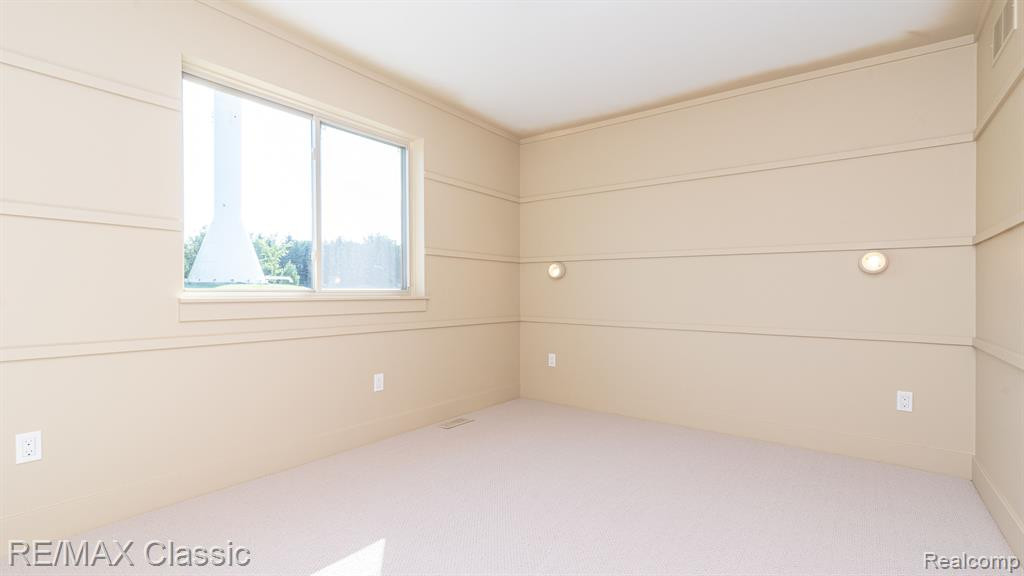 8220 STONEY CREEK Drive, Unit 22, South Lyon, MI 48178 — Photo 60
