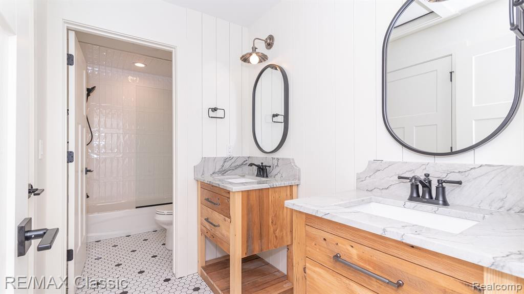 8220 STONEY CREEK Drive, Unit 22, South Lyon, MI 48178 — Photo 65