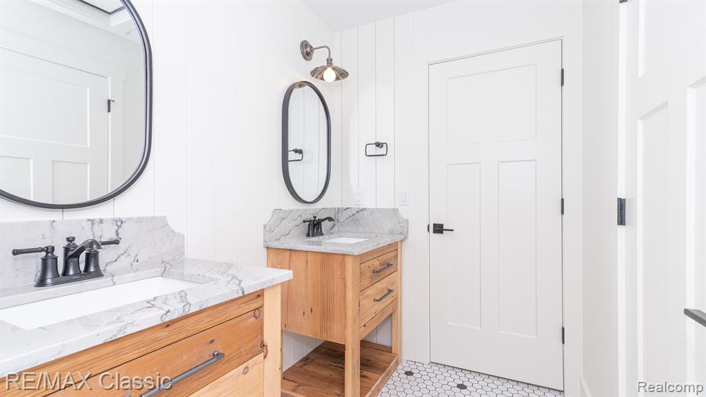 8220 STONEY CREEK Drive, Unit 22, South Lyon, MI 48178 — Photo 66