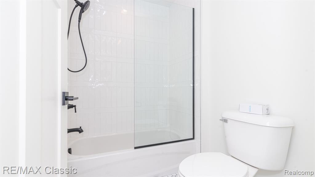 8220 STONEY CREEK Drive, Unit 22, South Lyon, MI 48178 — Photo 67