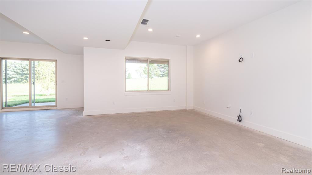 8220 STONEY CREEK Drive, Unit 22, South Lyon, MI 48178 — Photo 69