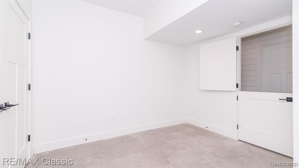 8220 STONEY CREEK Drive, Unit 22, South Lyon, MI 48178 — Photo 79