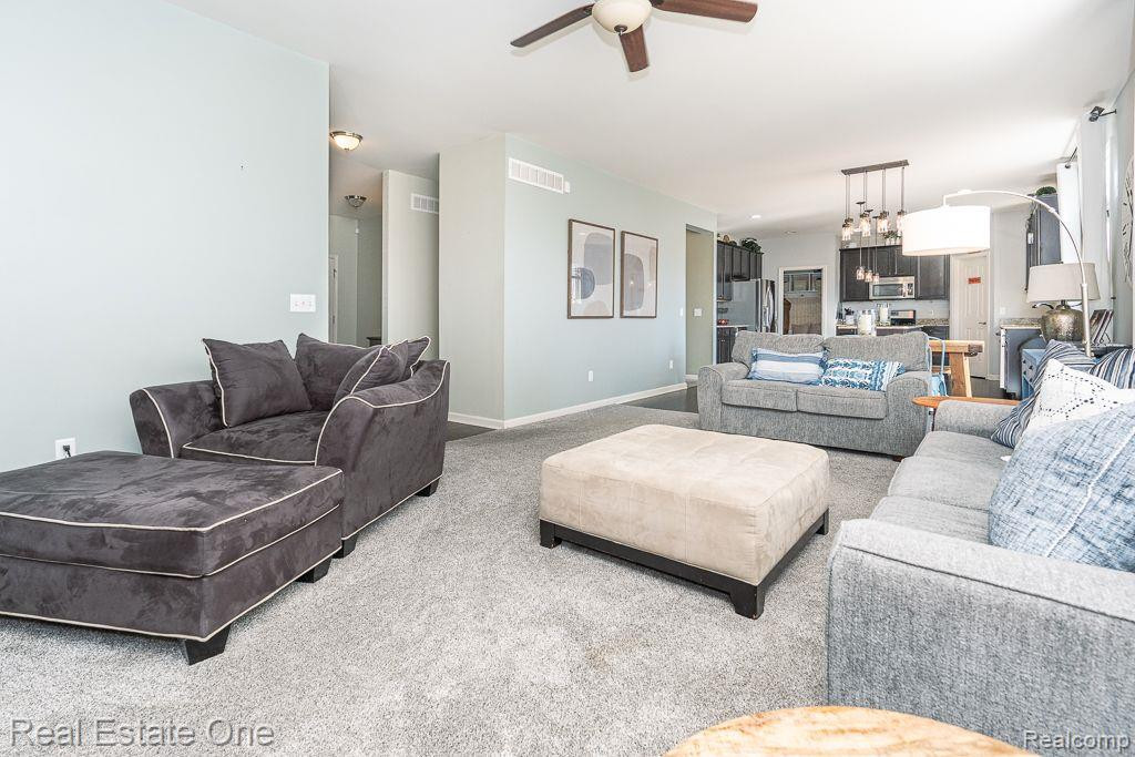 794 WYNSTONE Circle S, Oakland, MI — Photo 9