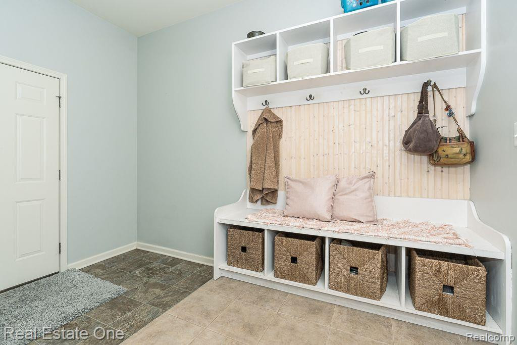 794 WYNSTONE Circle S, Oakland, MI — Photo 11