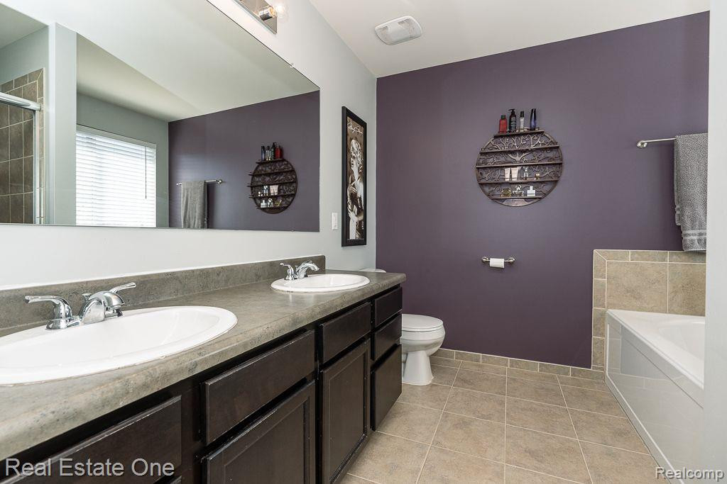 794 WYNSTONE Circle S, Oakland, MI — Photo 20