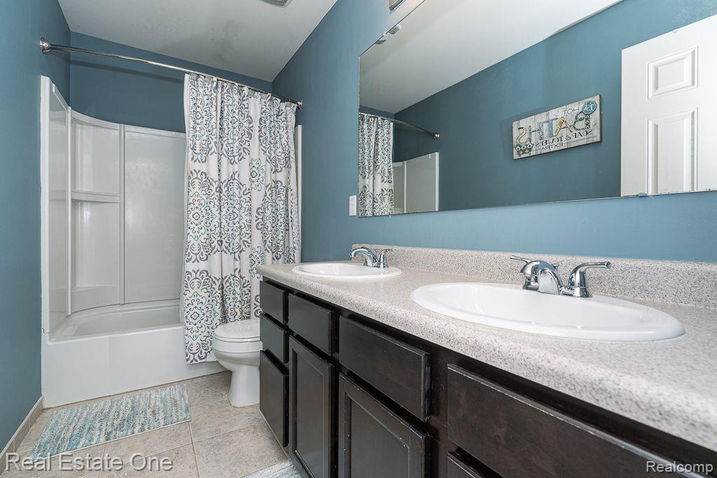 794 WYNSTONE Circle S, Oakland, MI — Photo 24
