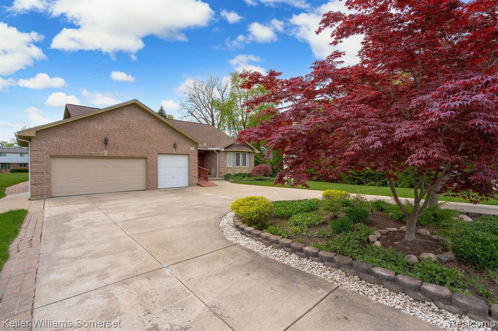 6879 John R Road, Troy, MI 48085 — Photo 2
