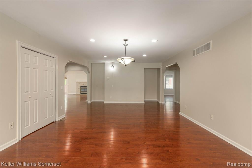 6879 John R Road, Troy, MI 48085 — Photo 6