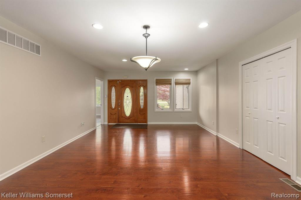 6879 John R Road, Troy, MI 48085 — Photo 7