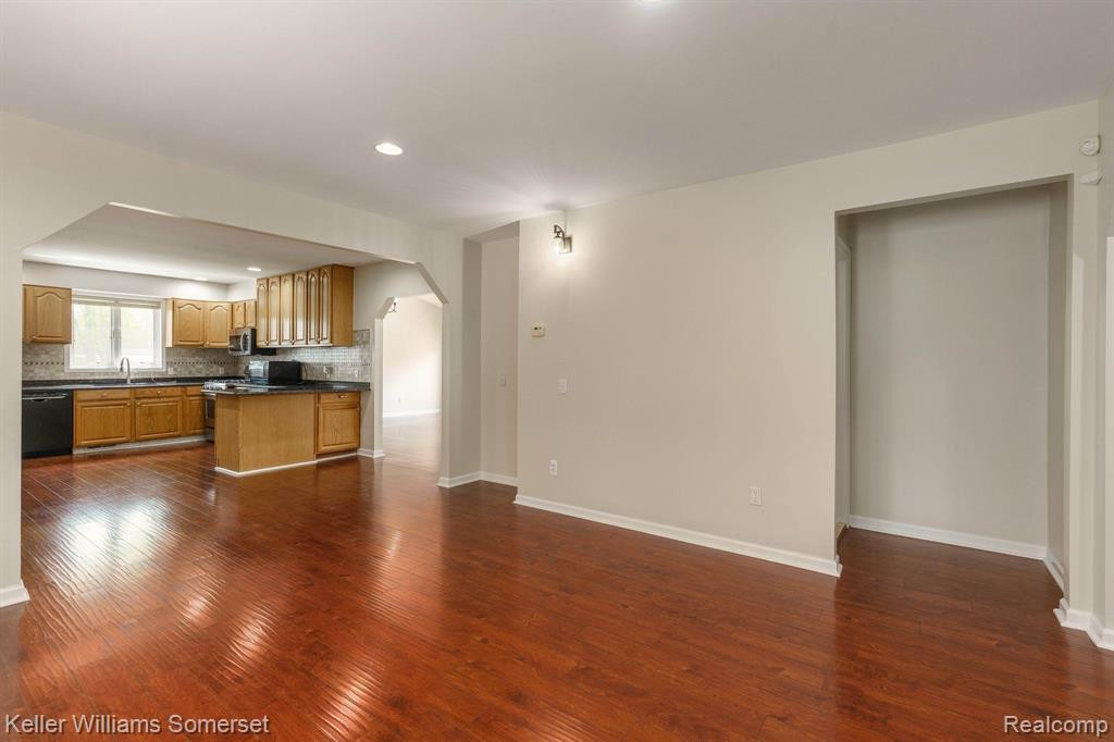 6879 John R Road, Troy, MI 48085 — Photo 9