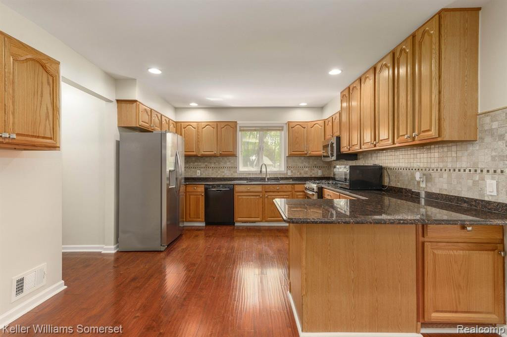 6879 John R Road, Troy, MI 48085 — Photo 11