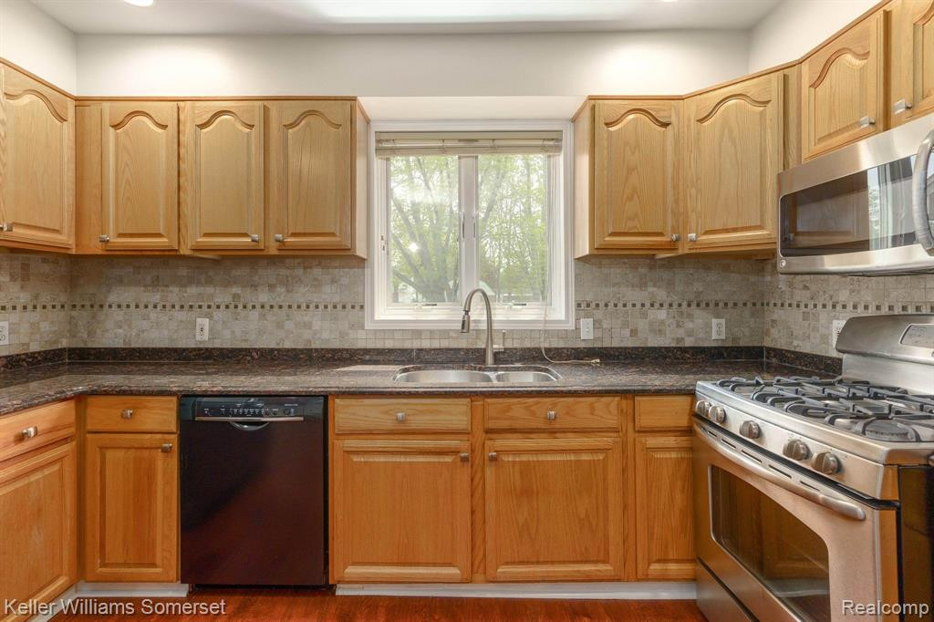 6879 John R Road, Troy, MI 48085 — Photo 12