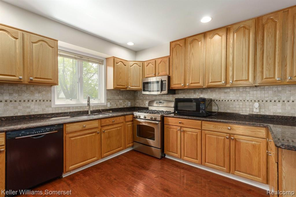 6879 John R Road, Troy, MI 48085 — Photo 13