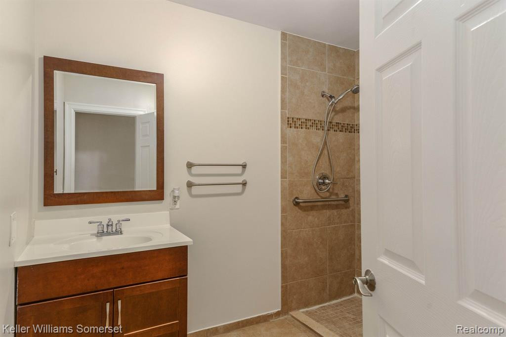 6879 John R Road, Troy, MI 48085 — Photo 24