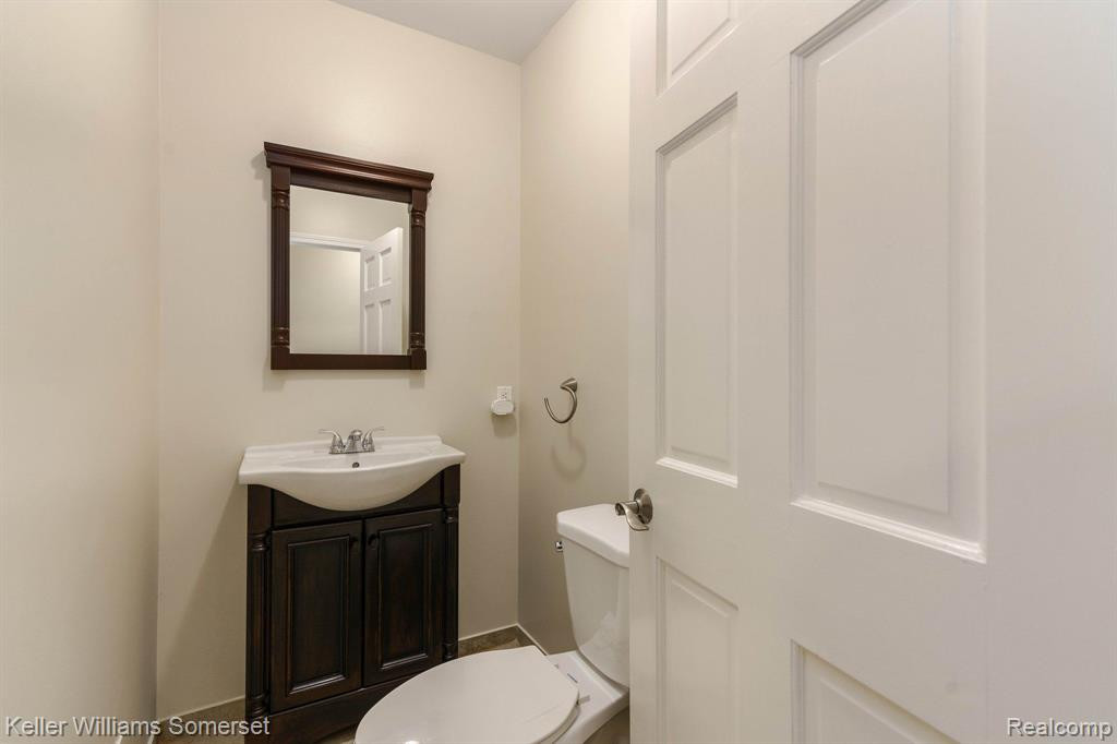 6879 John R Road, Troy, MI 48085 — Photo 33
