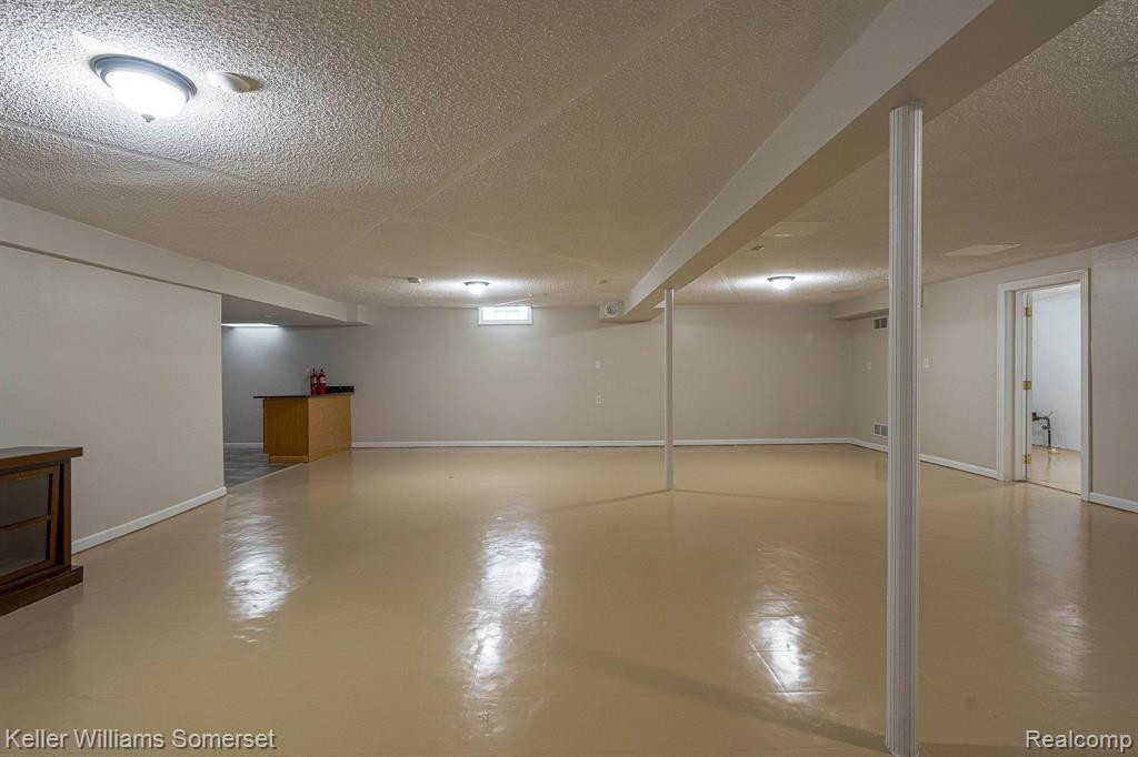 6879 John R Road, Troy, MI 48085 — Photo 36