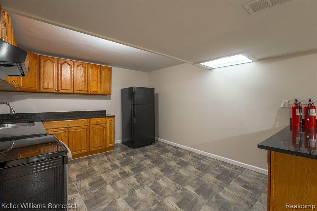 6879 John R Road, Troy, MI 48085 — Photo 38