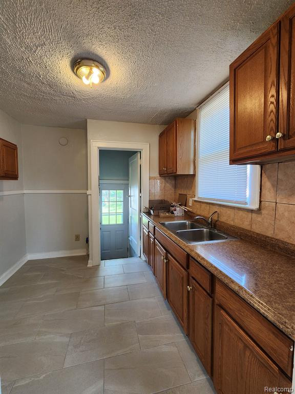 6951 PINEHURST Street, Dearborn, MI 48126 — Photo 7