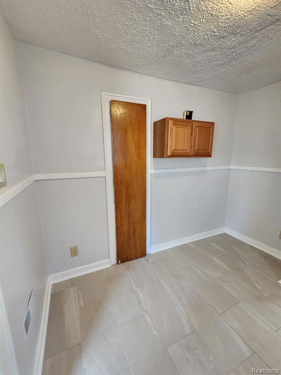 6951 PINEHURST Street, Dearborn, MI 48126 — Photo 8