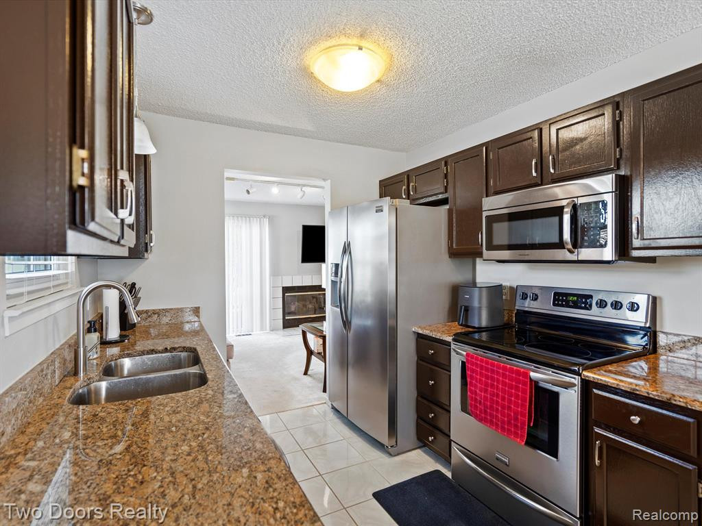 41305 CORNELL Drive, Novi, MI 48377 — Photo 17
