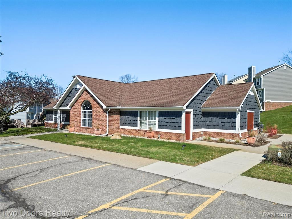 41305 CORNELL Drive, Novi, MI 48377 — Photo 39