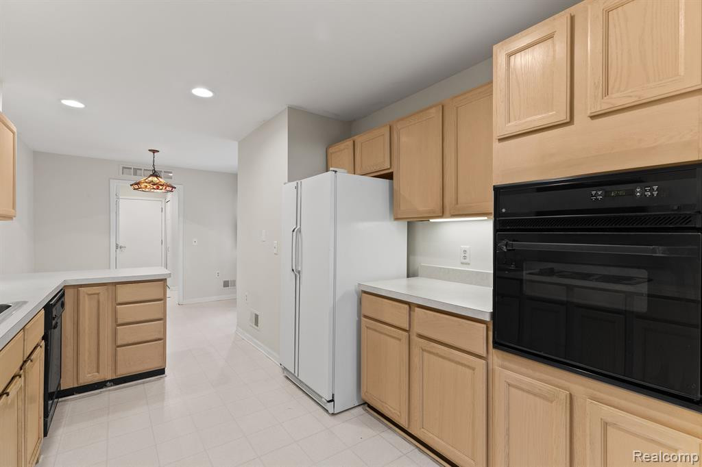 21336 MULBERRY Court, 51, Farmington Hills, MI 48336 — Photo 9