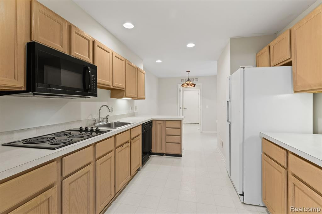 21336 MULBERRY Court, 51, Farmington Hills, MI 48336 — Photo 10