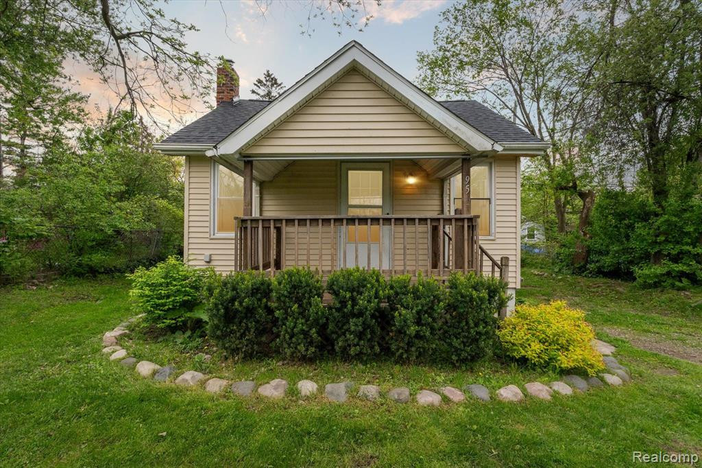 95 WATERLY Avenue, Waterford, MI 48328 — front exterior