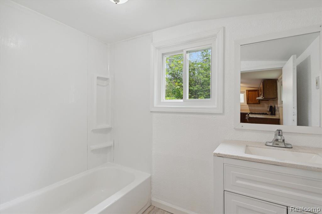 95 WATERLY Avenue, Waterford, MI 48328 — Photo 8