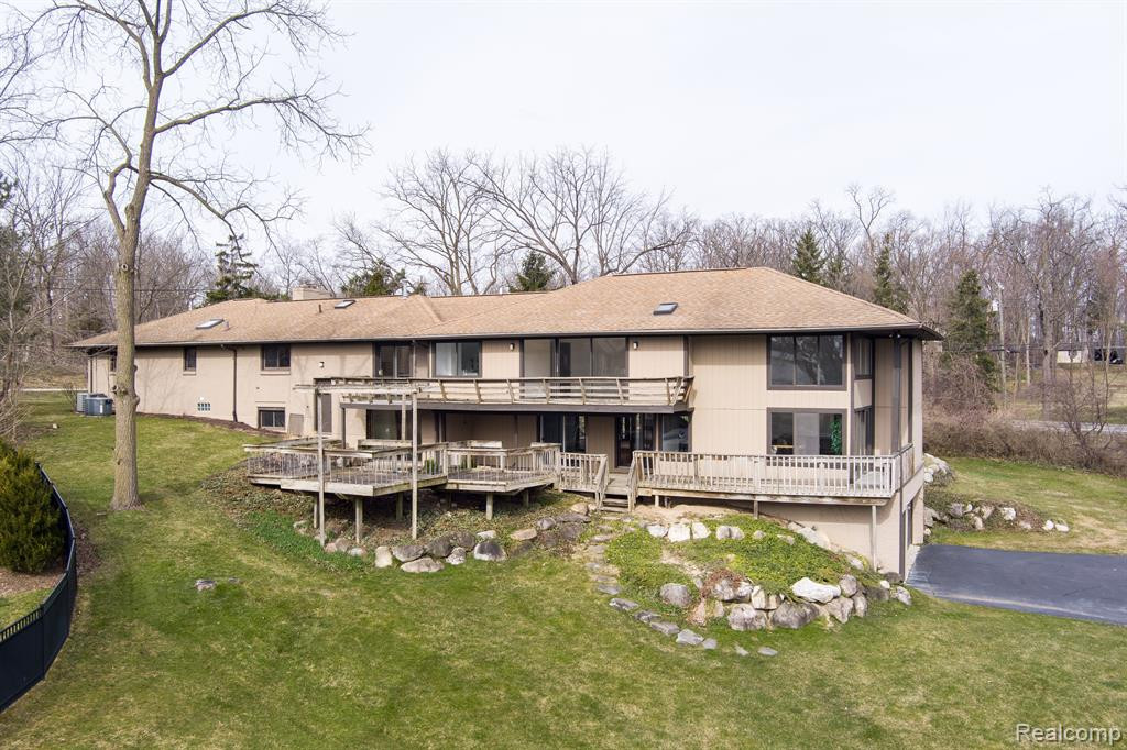 4851 COMMERCE Road, Orchard Lake Village, MI 48324 — Photo 4